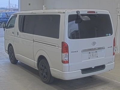 TOYOTA HIACE