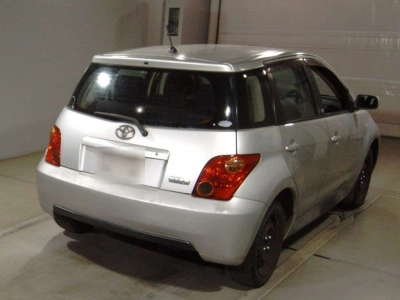 TOYOTA IST