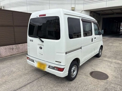 TOYOTA PIXIS VAN