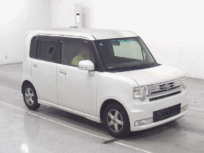 TOYOTA PIXIS SPACE
