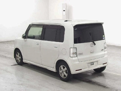 TOYOTA PIXIS SPACE