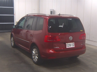 VOLKSWAGEN GOLF TOURAN
