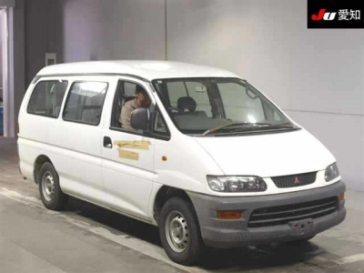 MITSUBISHI DELICA SPACE GEAR