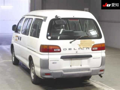 MITSUBISHI DELICA SPACE GEAR