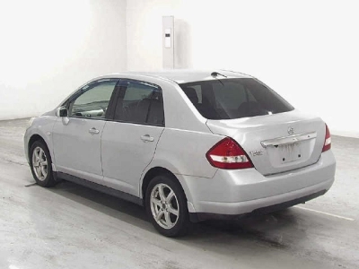 NISSAN TIIDA LATIO