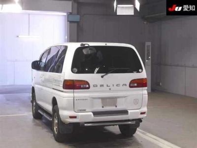 MITSUBISHI DELICA SPACE GEAR