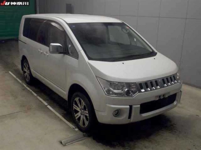 MITSUBISHI DELICA D:5