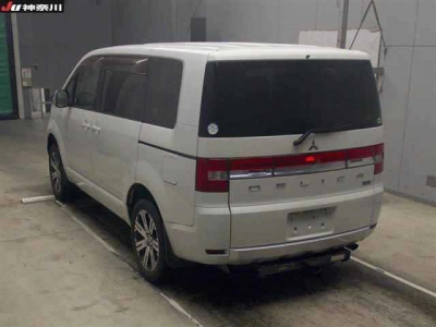 MITSUBISHI DELICA D:5