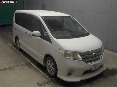 NISSAN SERENA