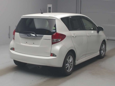 SUBARU TREZIA
