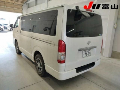 TOYOTA REGIUS VAN