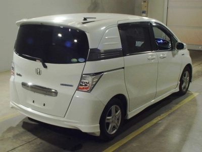 HONDA FREED SPIKE HYBRID