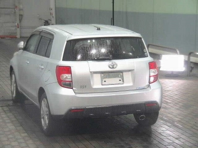 TOYOTA IST