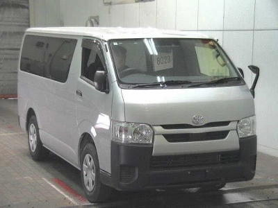 TOYOTA HIACE VAN