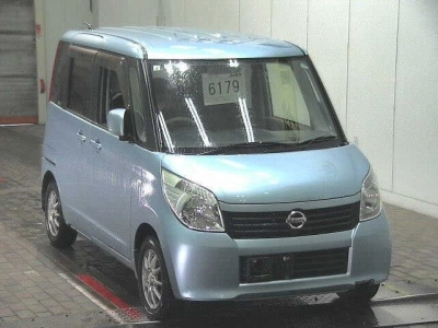 NISSAN ROOX
