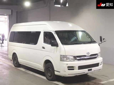 TOYOTA HIACE COMMUTER