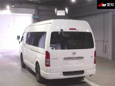 TOYOTA HIACE COMMUTER