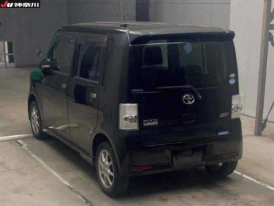 TOYOTA PIXIS SPACE