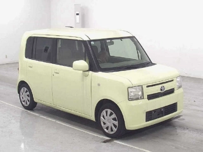 TOYOTA PIXIS SPACE