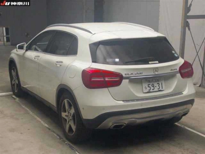 MERCEDES BENZ GLA