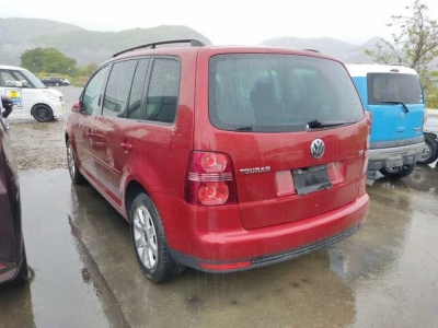 VOLKSWAGEN GOLF TOURAN