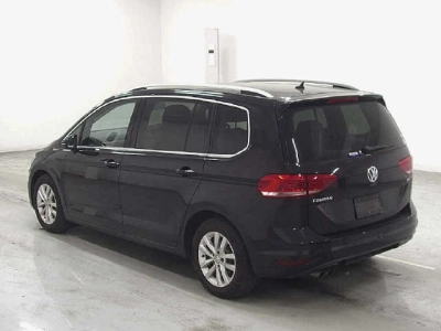 VOLKSWAGEN GOLF TOURAN