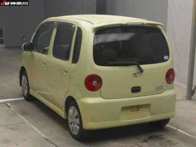 DAIHATSU MOVE LATTE