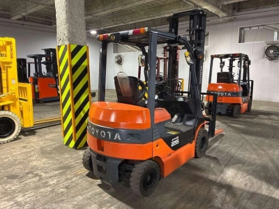 TOYOTA  FORKLIFT 