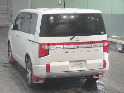MITSUBISHI DELICA D:5