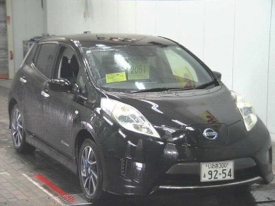 NISSAN LEAF