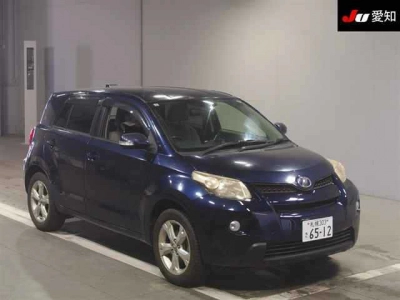 TOYOTA IST