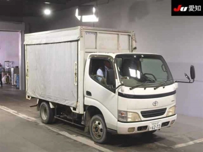 TOYOTA DYNA TRUCK