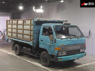 TOYOTA DYNA TRUCK