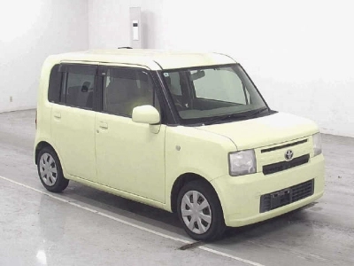 TOYOTA PIXIS SPACE