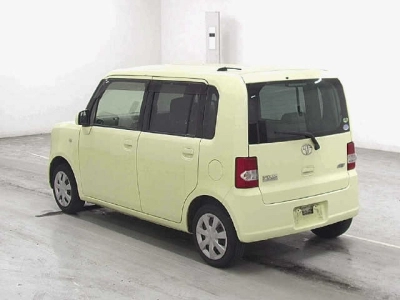 TOYOTA PIXIS SPACE