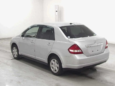 NISSAN TIIDA LATIO
