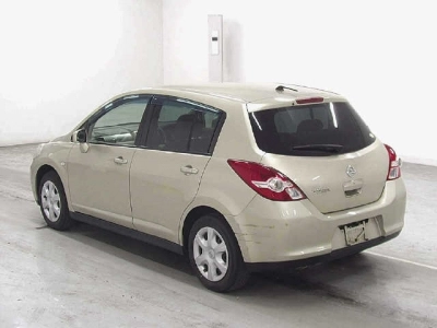 NISSAN TIIDA