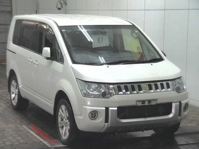 MITSUBISHI DELICA D:5