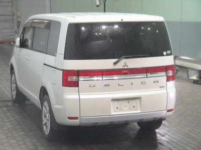 MITSUBISHI DELICA D:5