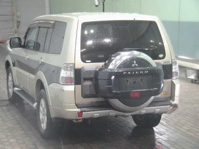MITSUBISHI PAJERO