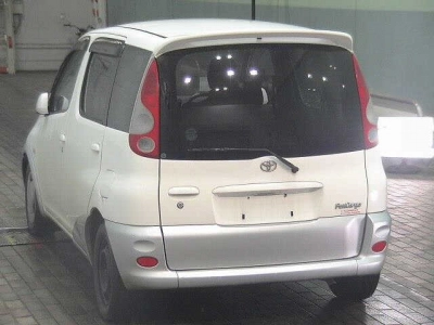 TOYOTA FUN CARGO