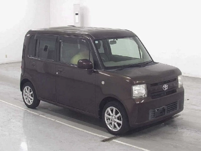 TOYOTA PIXIS SPACE
