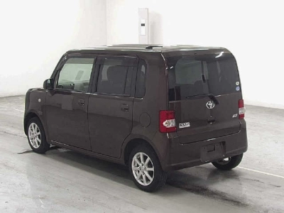 TOYOTA PIXIS SPACE