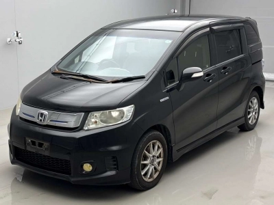 HONDA FREED SPIKE HYBRID