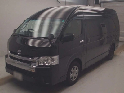 TOYOTA HIACE COMMUTER