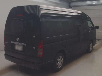TOYOTA HIACE COMMUTER