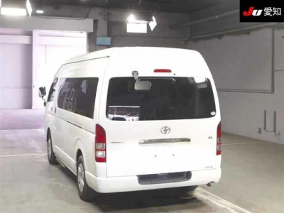 TOYOTA HIACE COMMUTER