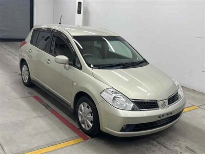 NISSAN TIIDA