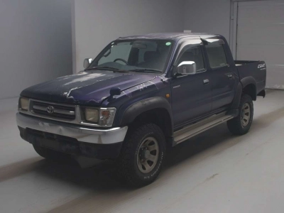 TOYOTA HILUX SPORTS PICK UP