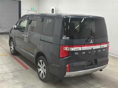 MITSUBISHI DELICA D:5